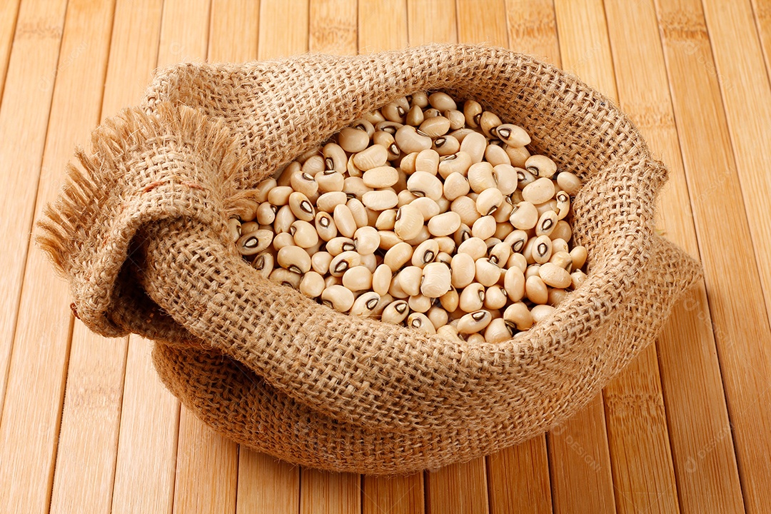 Feijão fradinho em saco de pano