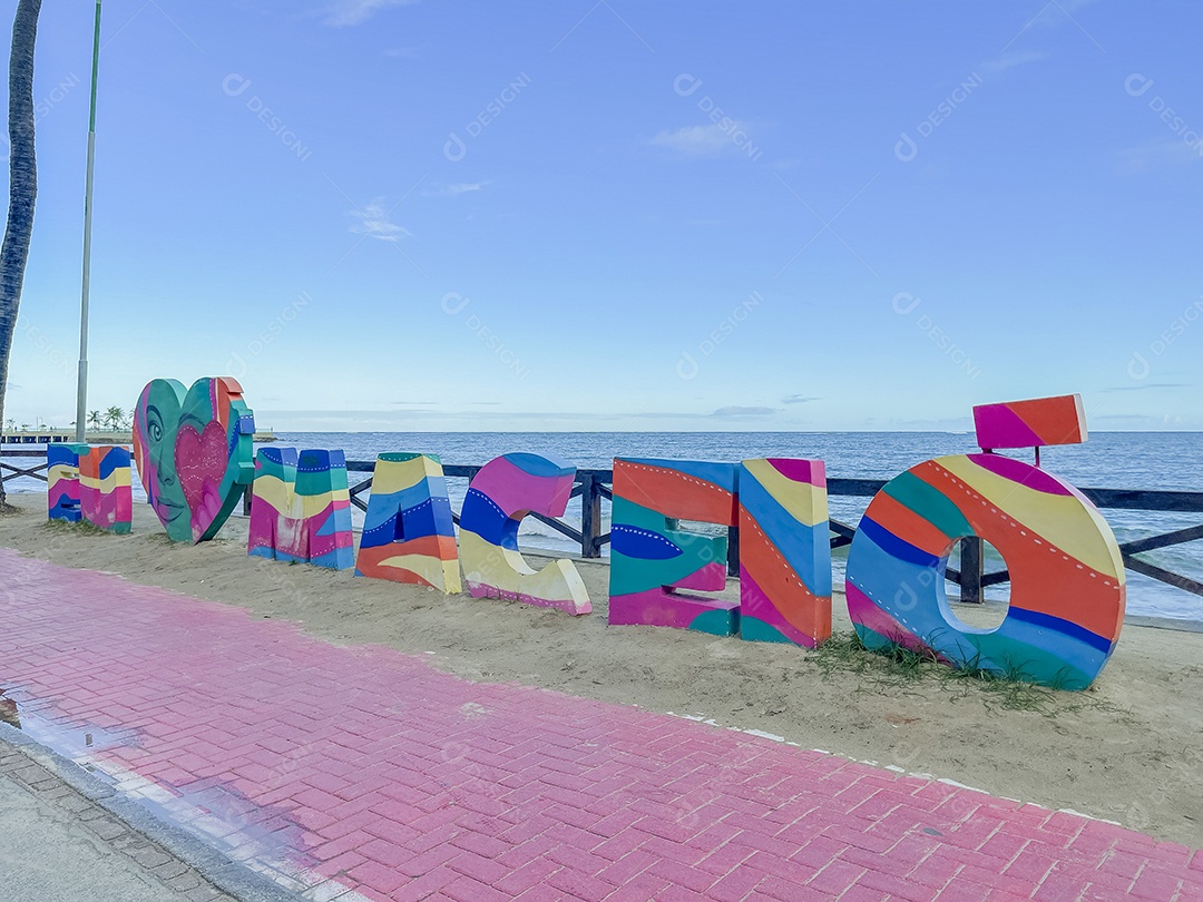 Lugares turístico sobre beira praia