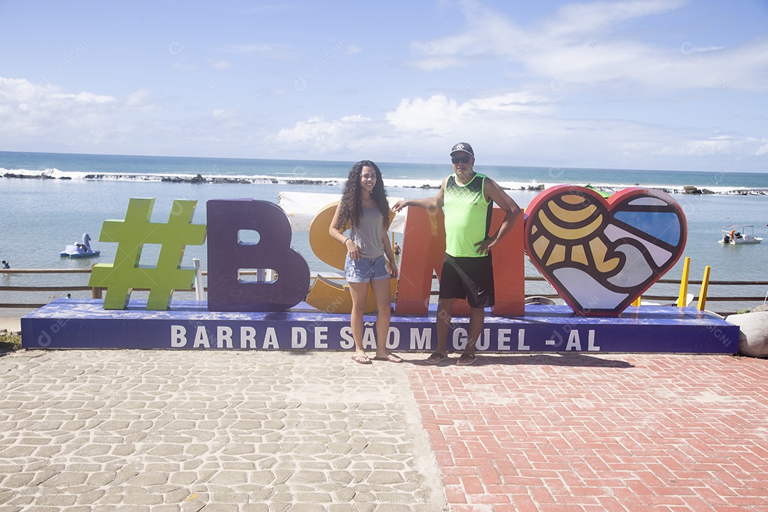 Lugares turístico sobre beira praia