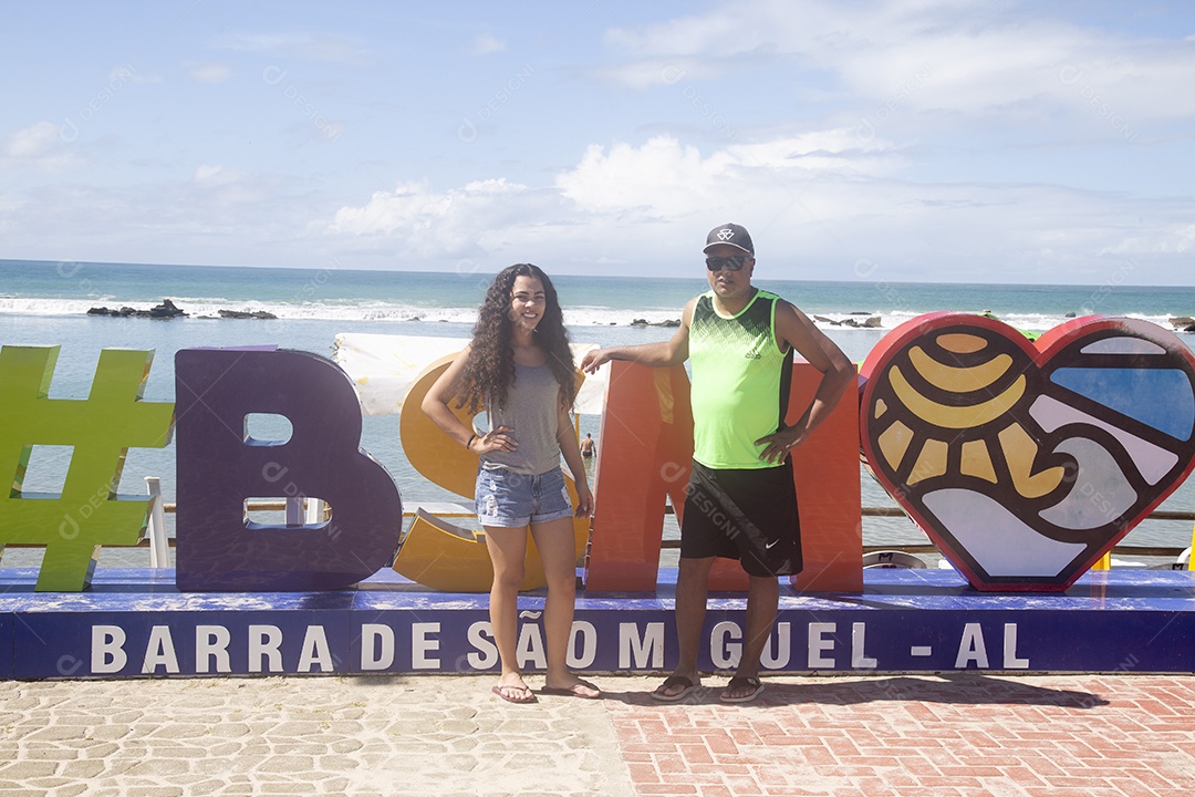 Lugares turístico sobre beira praia