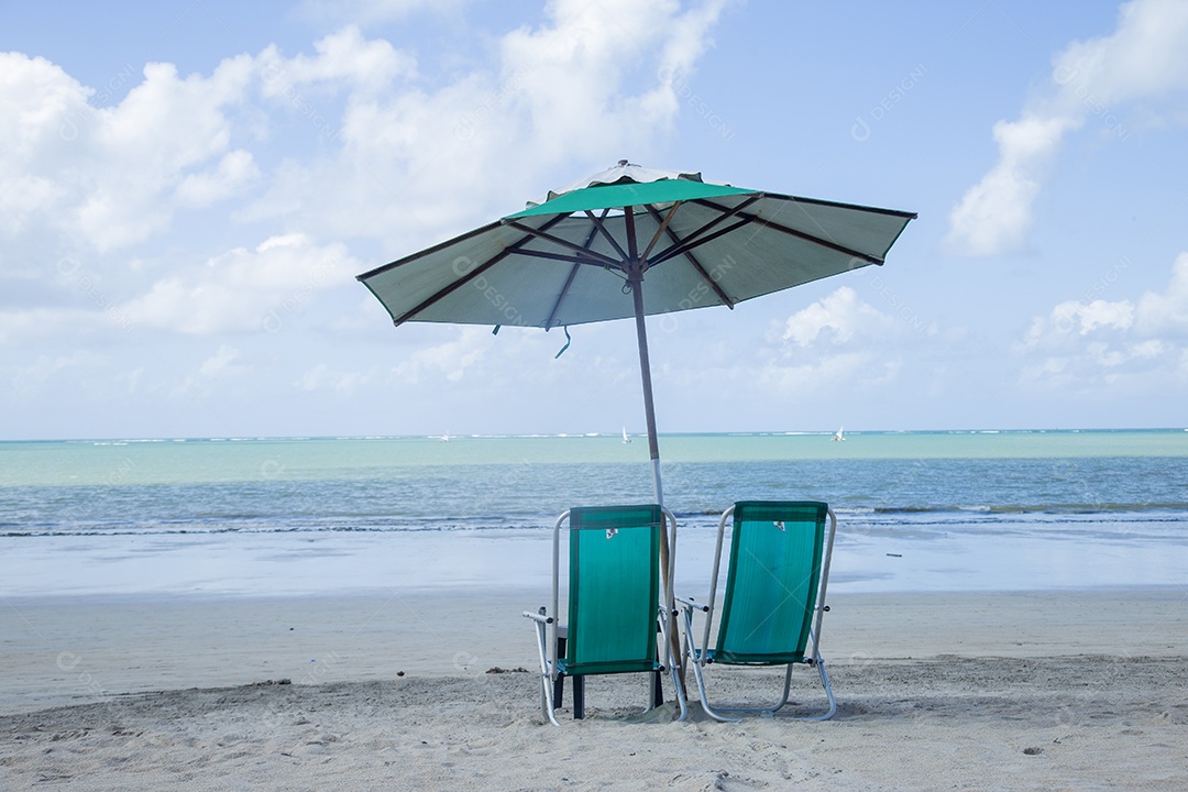 Linda paisagem praia deserta