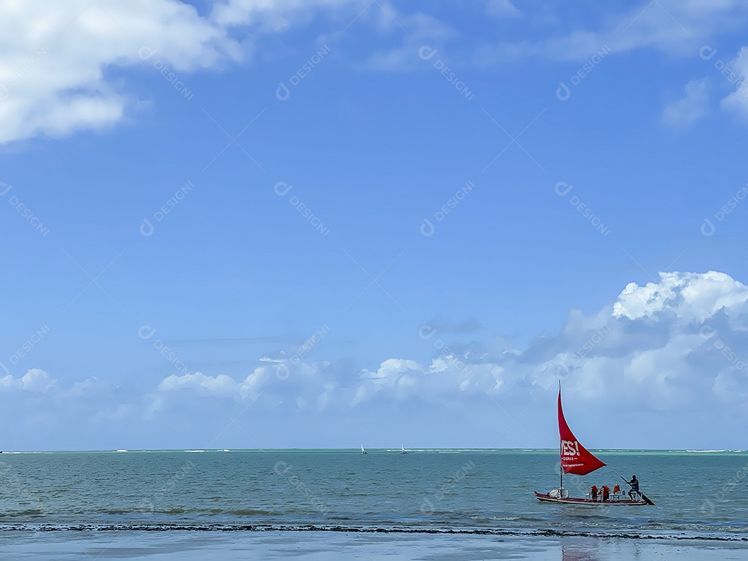 Linda paisagem de uma praia deserta