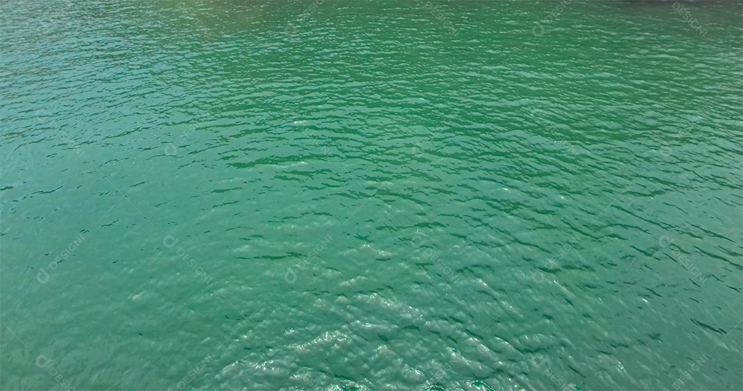 Movimento da água do mar durante o dia