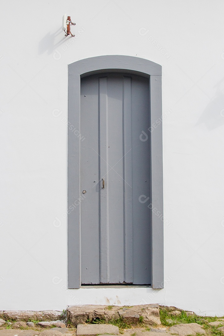 Portas e janelas de casarões na cidade de Paraty