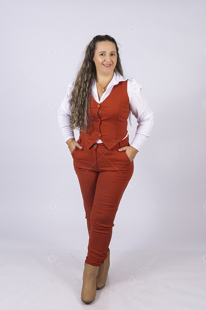 Linda mulher meia idade sobre fundo isolado branco