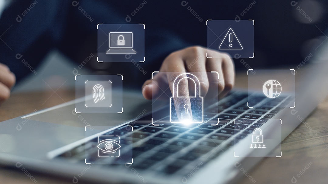 Pessoa tocando escudo virtual acesso seguro