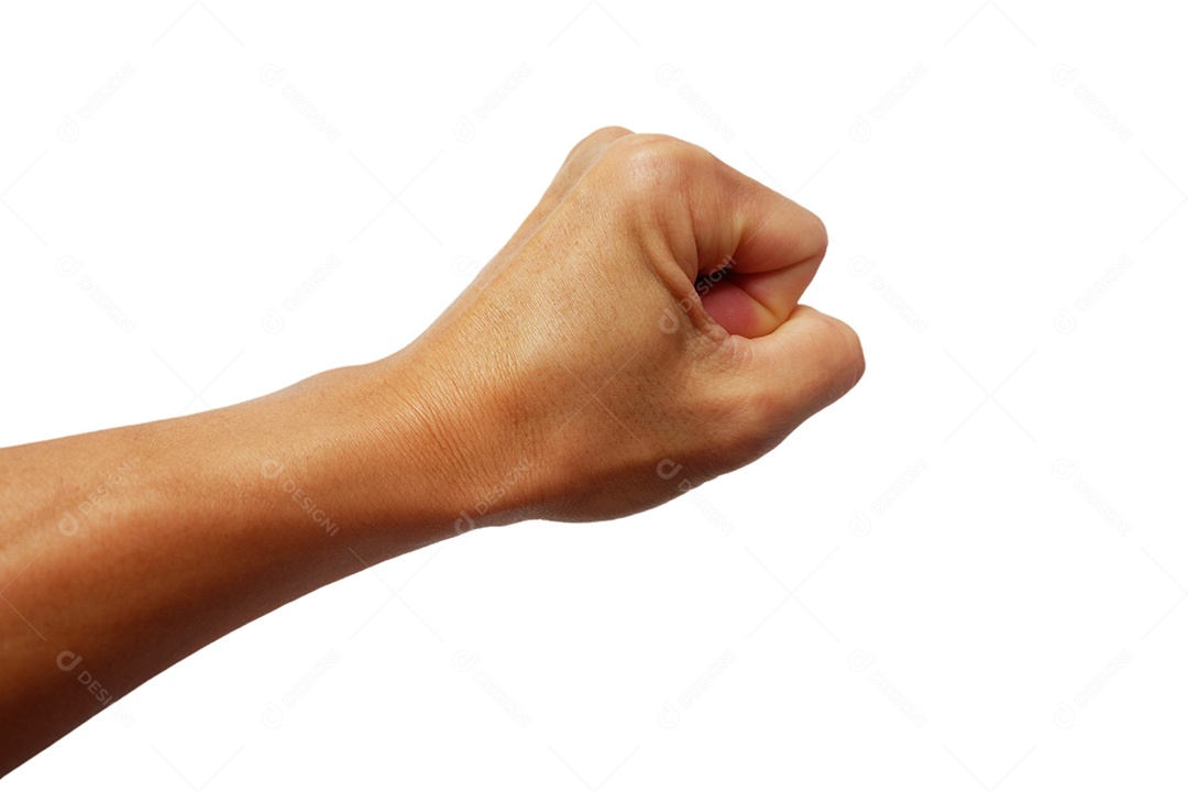 Mãos de homem asiático fazendo gesto de fechado em fundo branco
