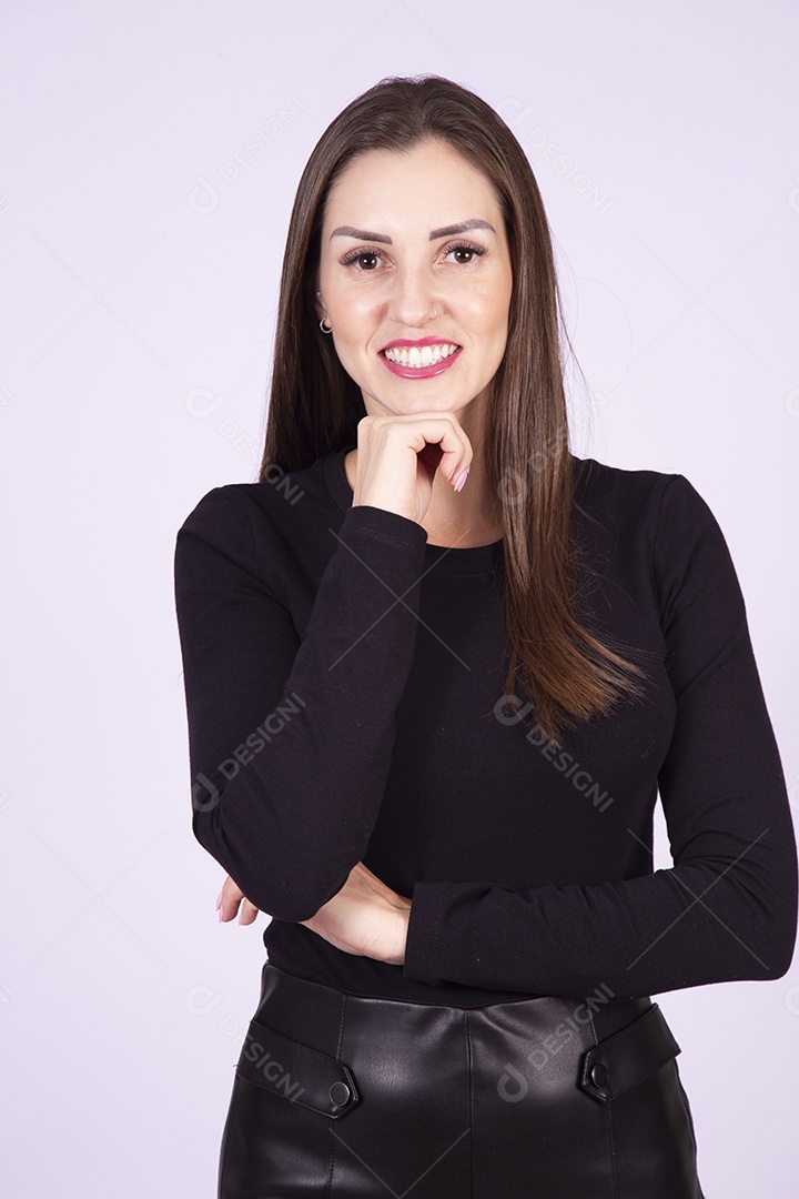 Mulher sorridente bonita