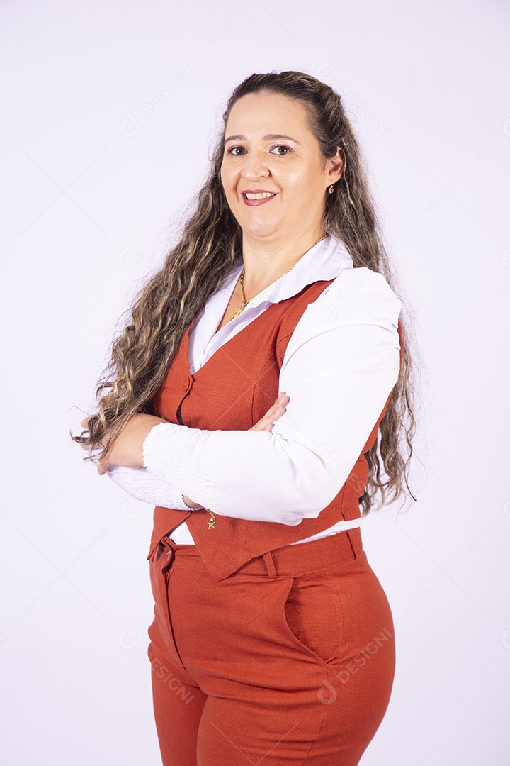 Linda mulher jovem sobre fundo isolado