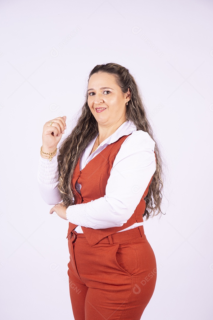 Linda mulher jovem sobre fundo isolado