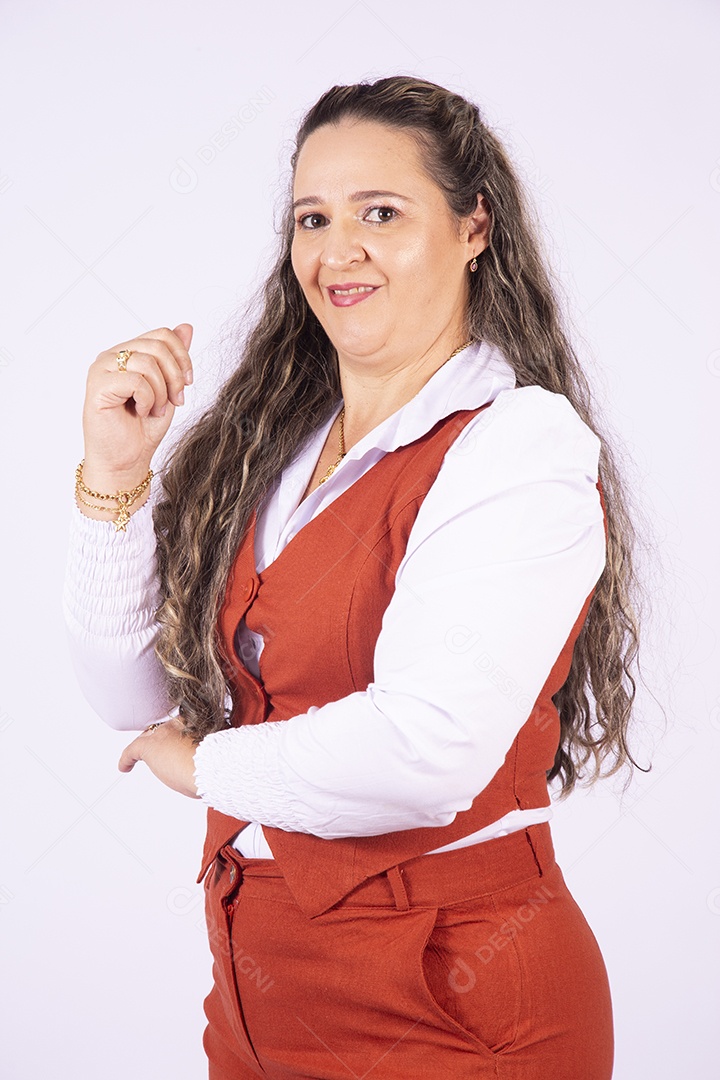 Linda mulher jovem sobre fundo isolado