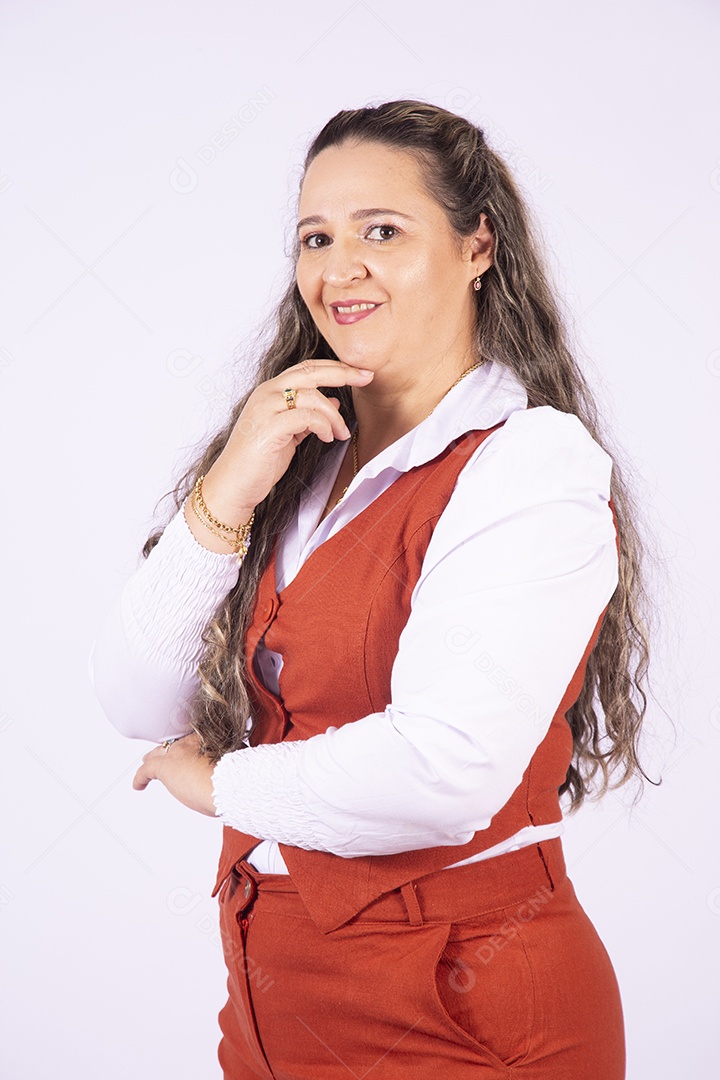 Linda mulher jovem sobre fundo isolado