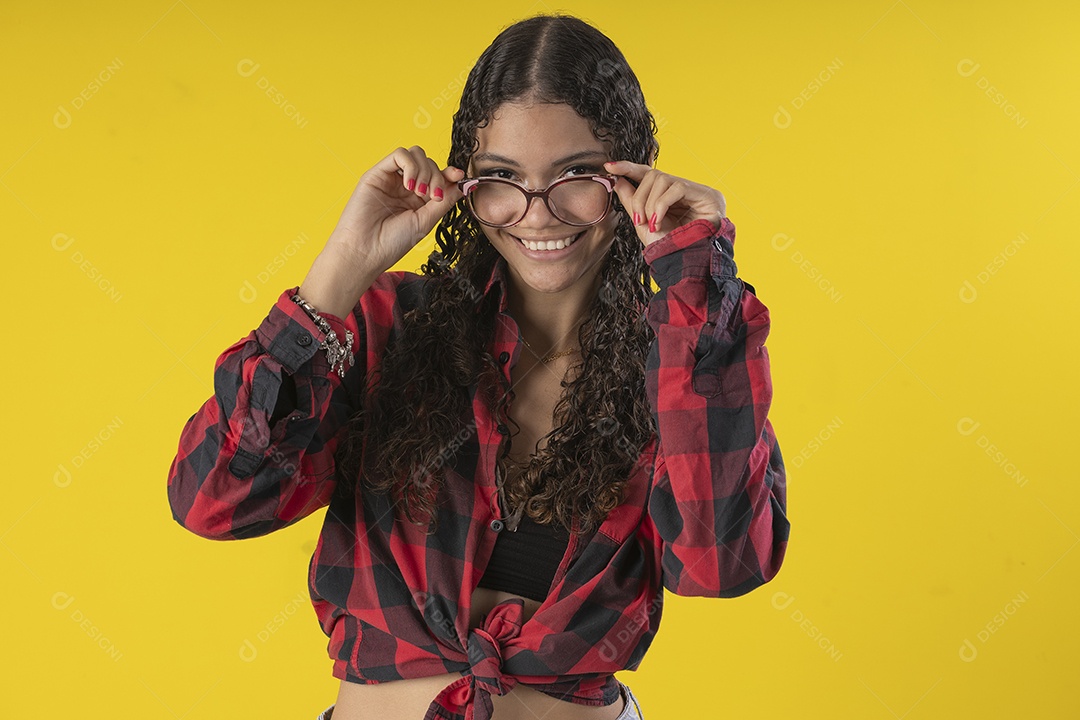 Mulher adulta de 20 anos em traje típico de festa junina