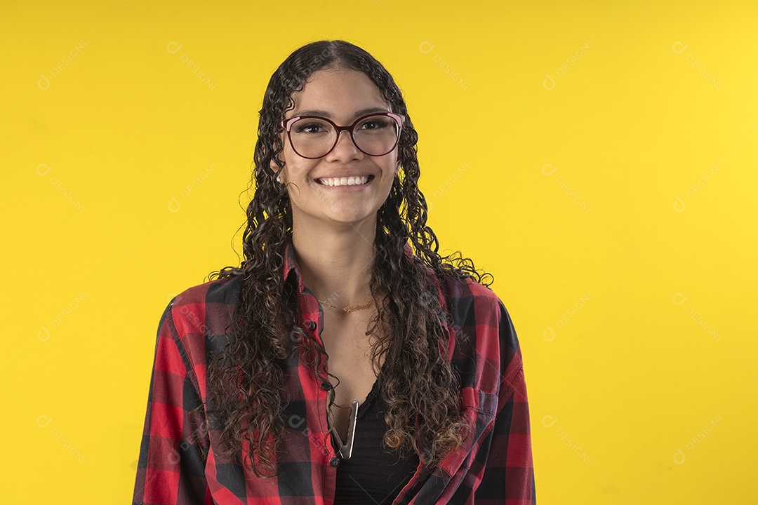 Mulher adulta de 20 anos em traje típico de festa junina
