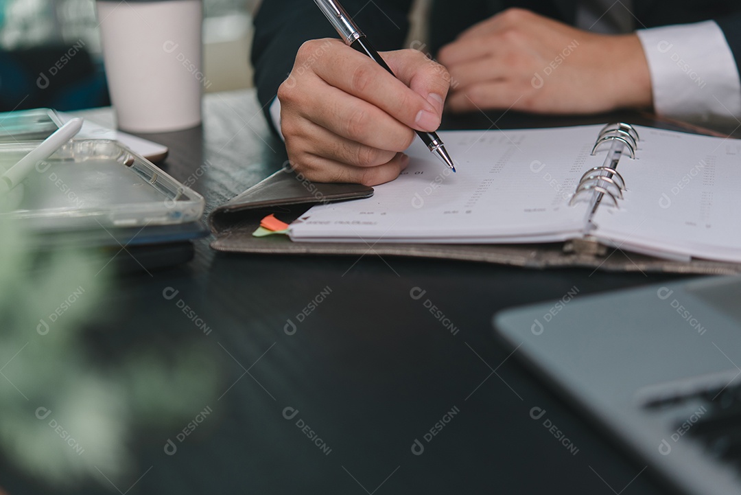 Empresário sobre um escritório