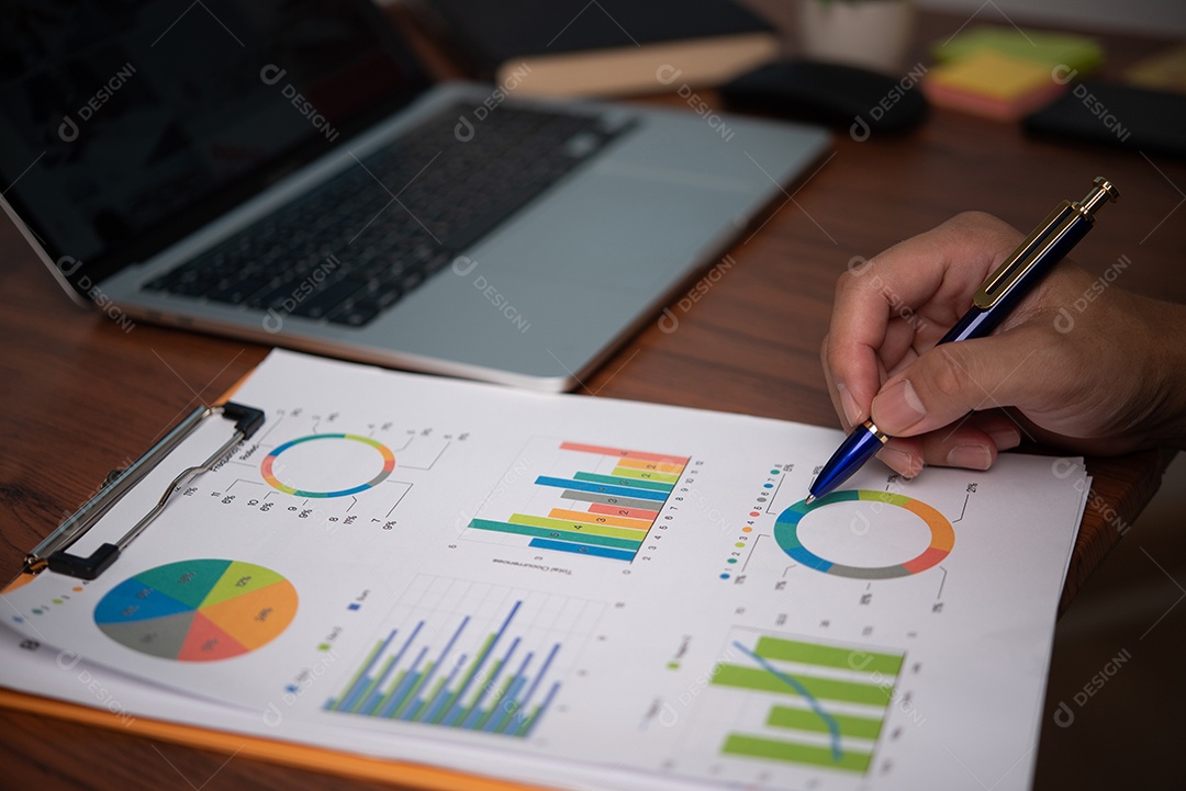 Empresário sobre um escritório