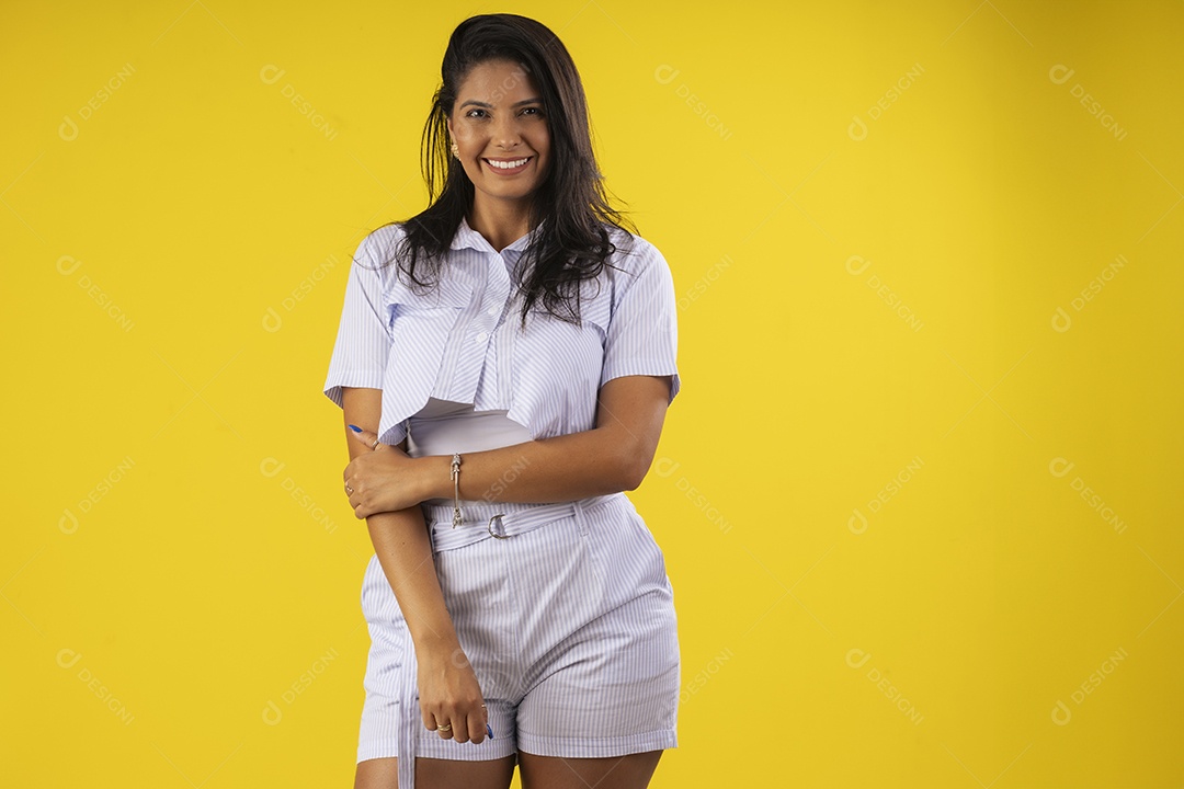 Mulher linda maravilhosa com pose