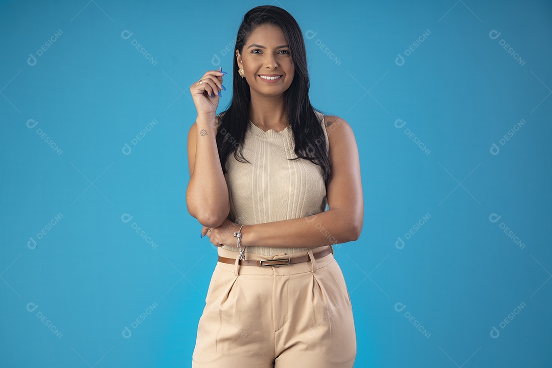 Mulher linda poderosa com pose