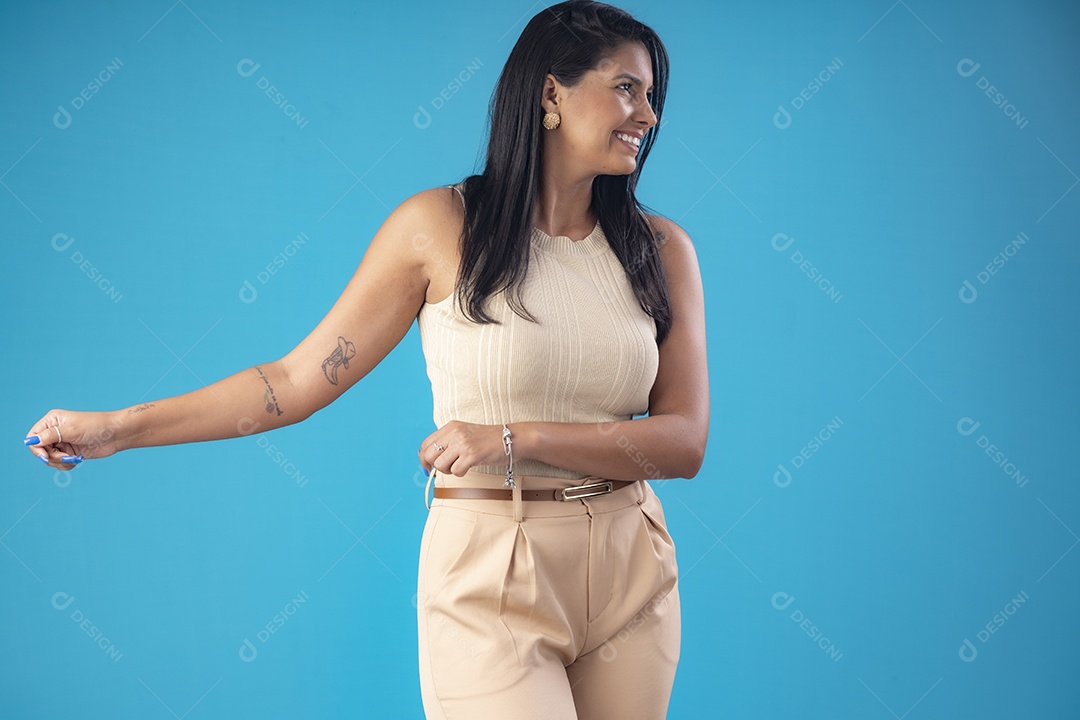 Linda mulher poderosa morena