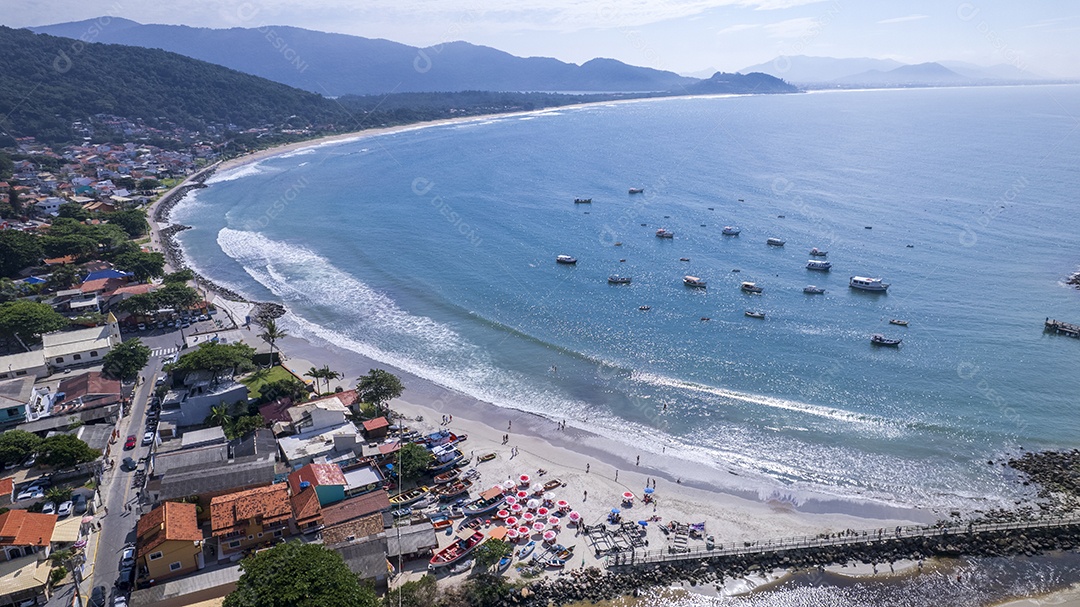 Vista maravilhosa da cidade beira mar
