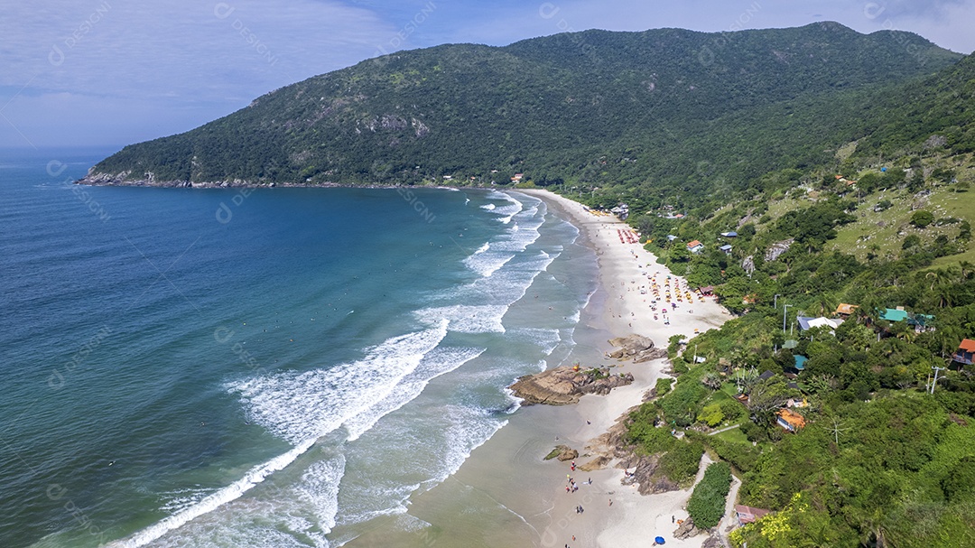 Vista perfeita de uma linda praia