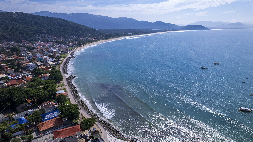 Vista aérea de praia na cidade Florianópolis