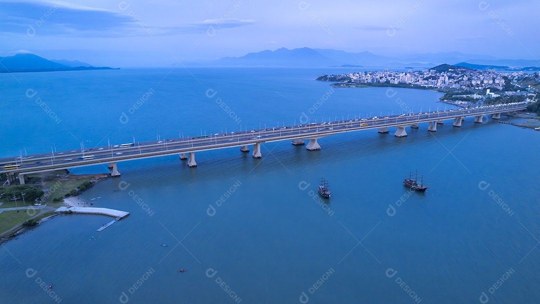 Pontes de Hercílio Luz na cidade de Florianópolis