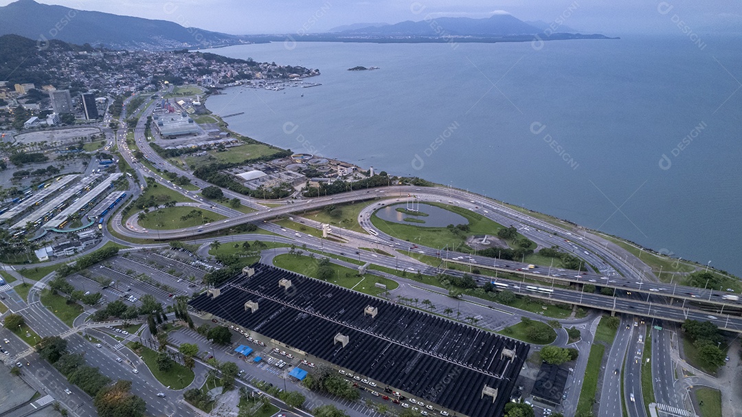 Avenida beira mar na cidade de Florianópolis