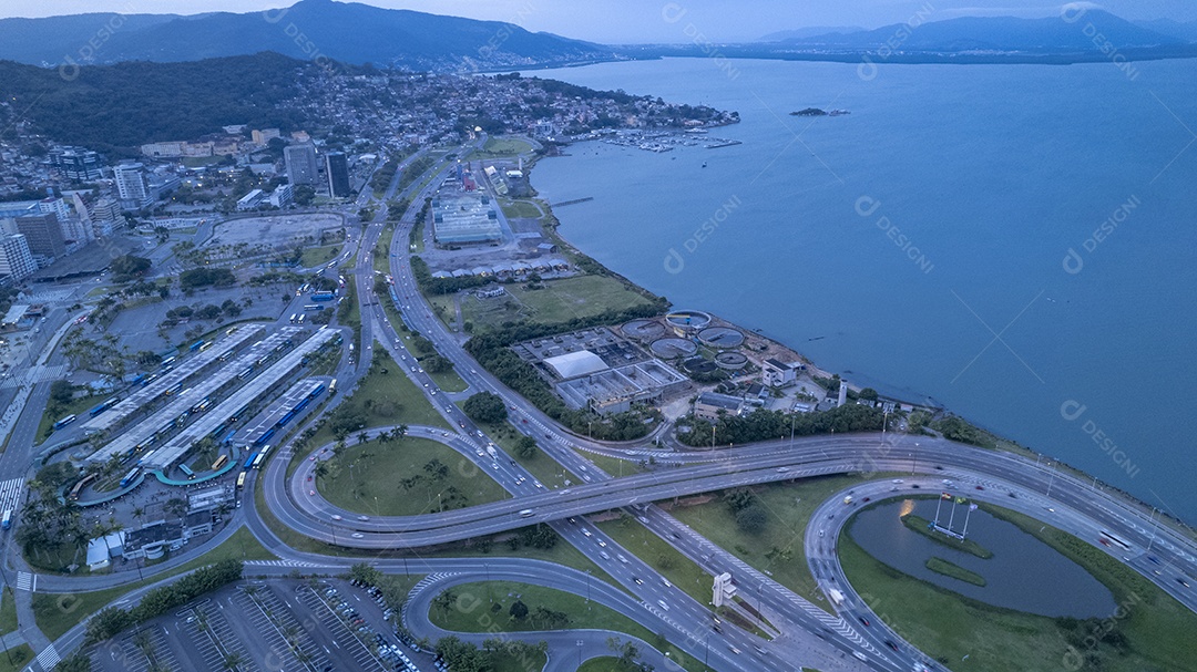 Avenida beira mar na cidade de Florianópolis