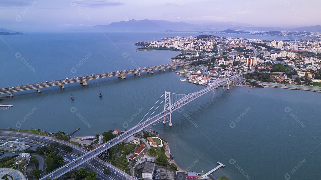 Linda vista da ponte de Hercílio Luz