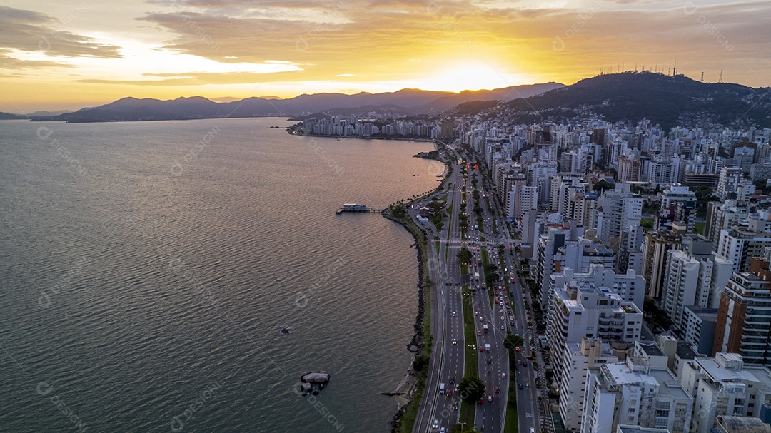 Avenida beira mar na cidade de Florianópolis
