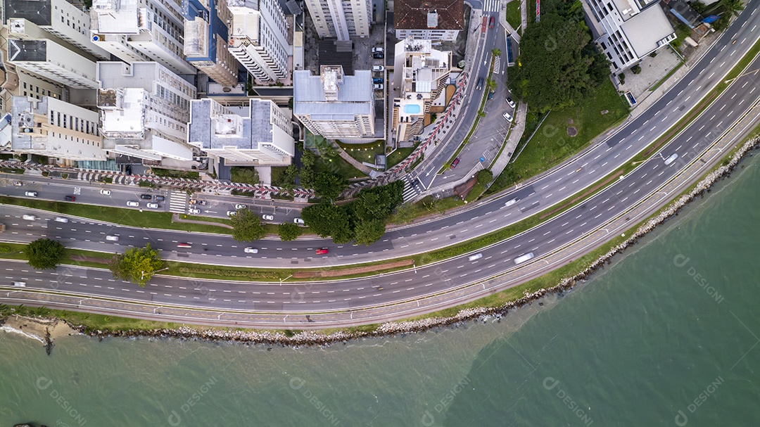 Vista aérea da avenida beira mar em Florianópolis