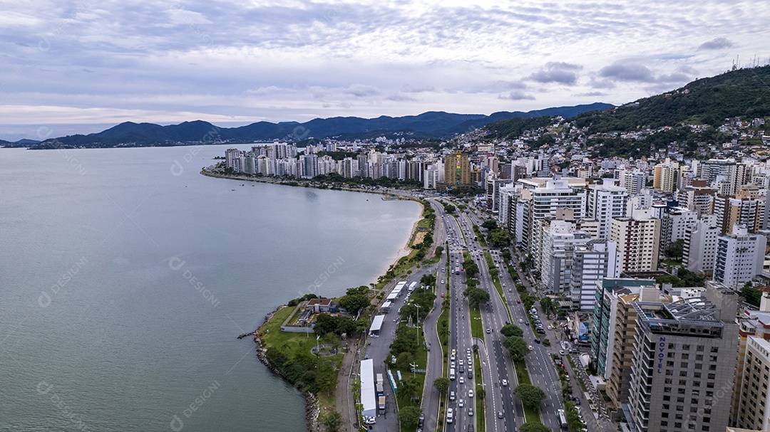 Vista da beira mar na cidade de Florianópolis