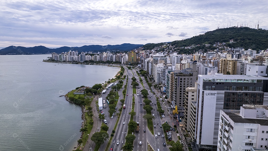 Vista da avenida beira mar em Florianópolis