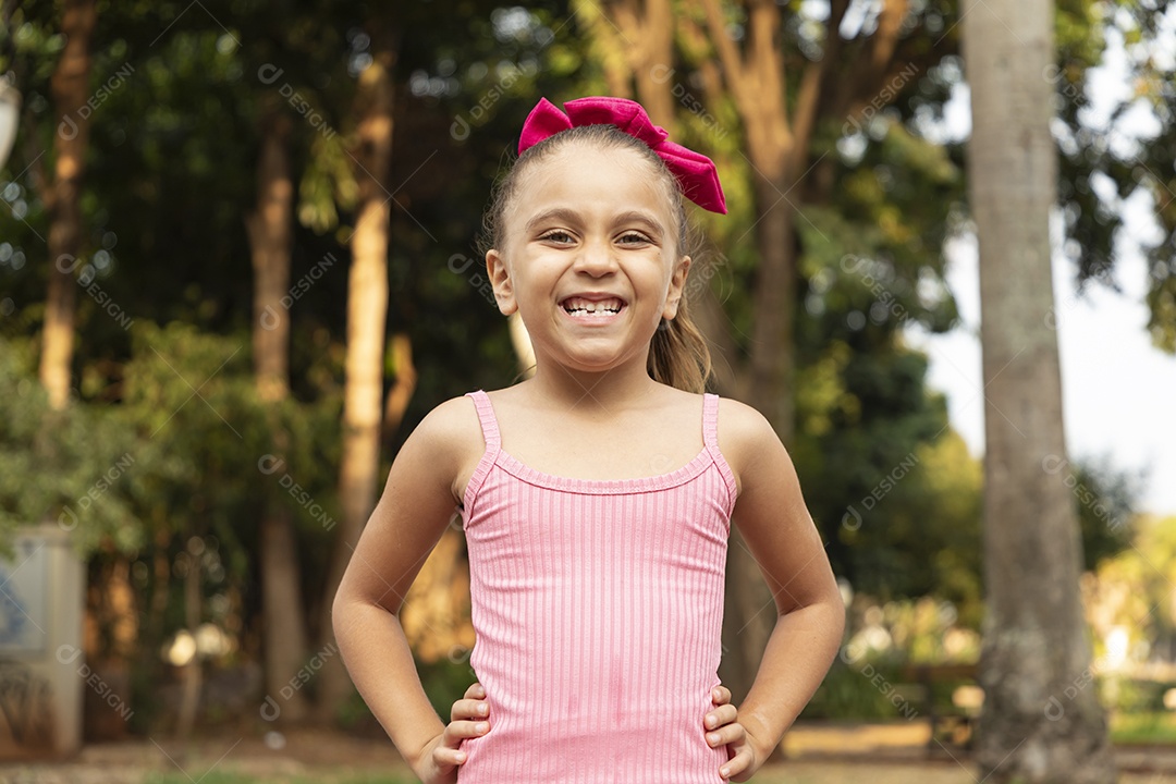 Menina linda sorrindo