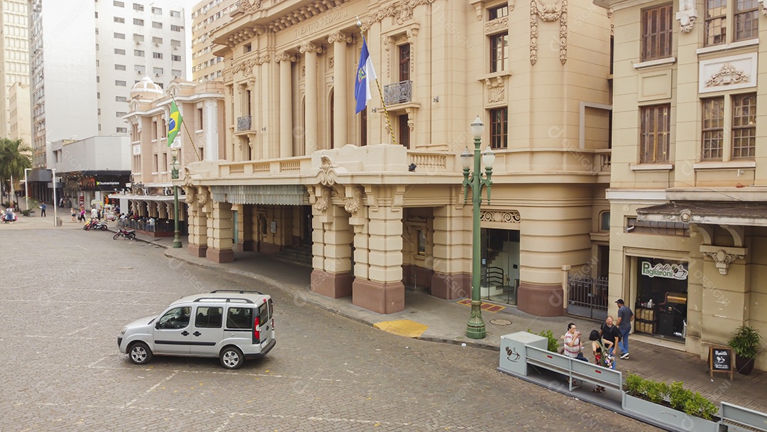 Rua na frente do Theatro de Pedro ||