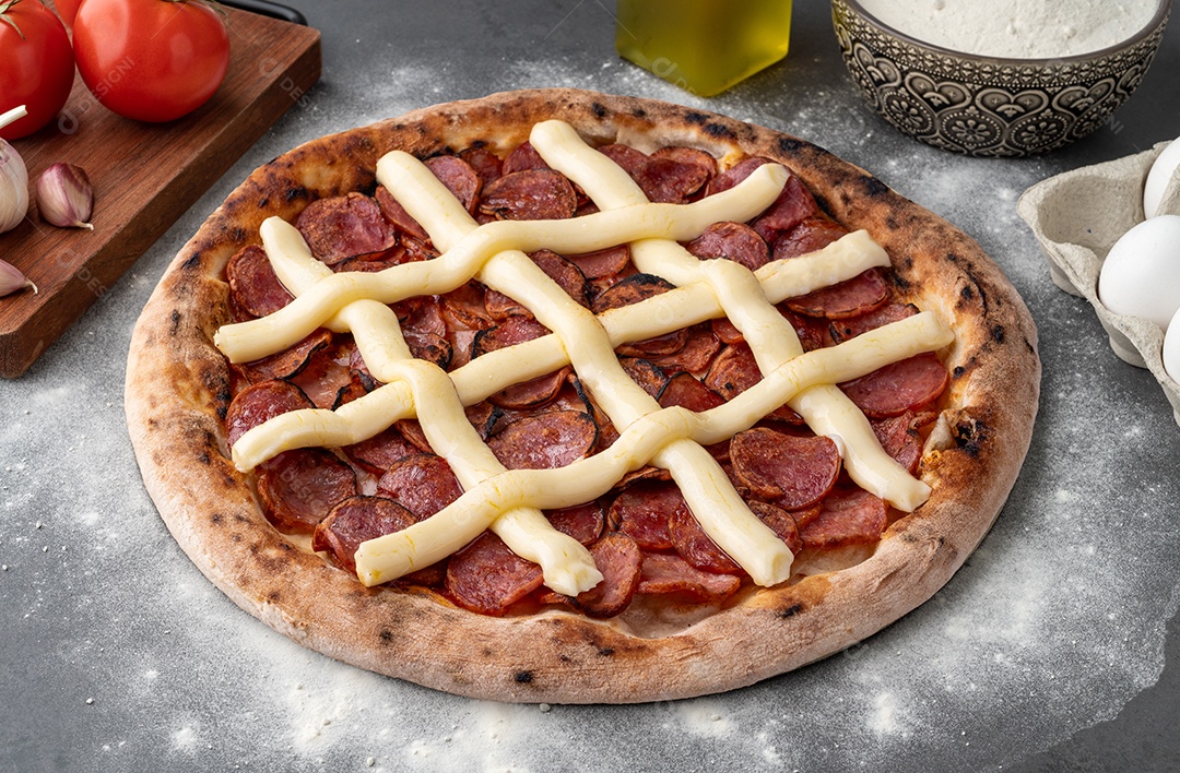 Pizza de calabresa com catupiry