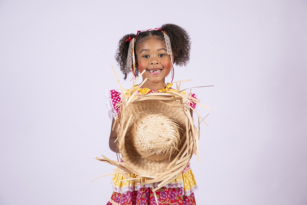 Moreninha linda a caráter para festa junina