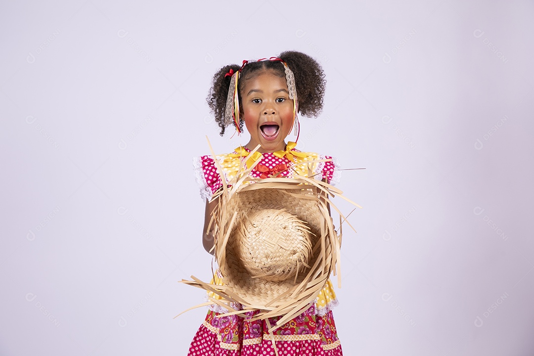 Moreninha linda a caráter para festa junina