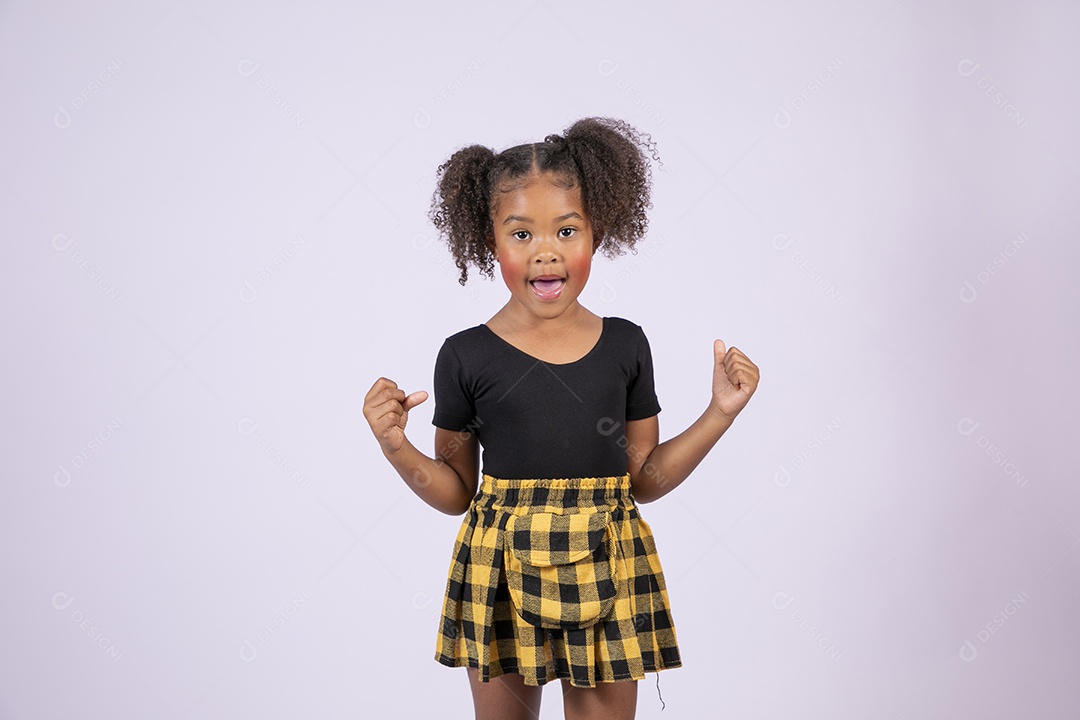 Linda criança comemorando