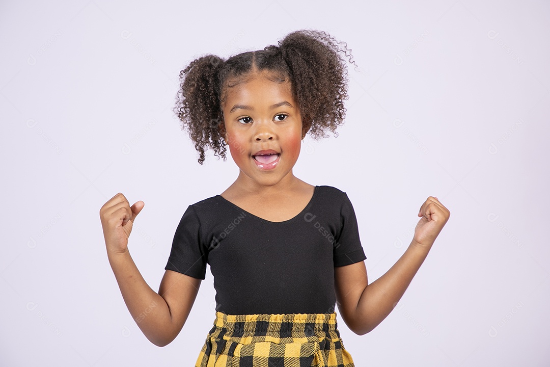 Linda criança comemorando