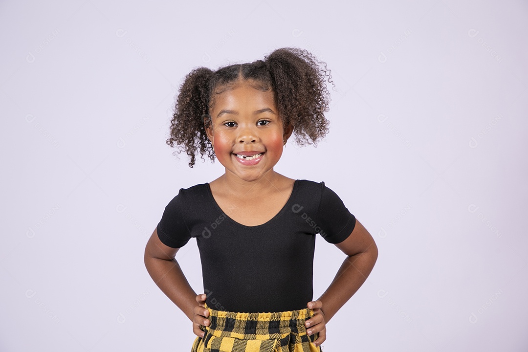 Criança linda e estilosa