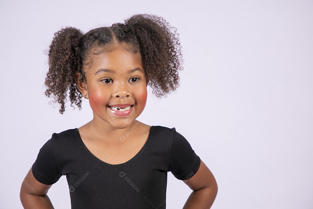 Criança linda e estilosa