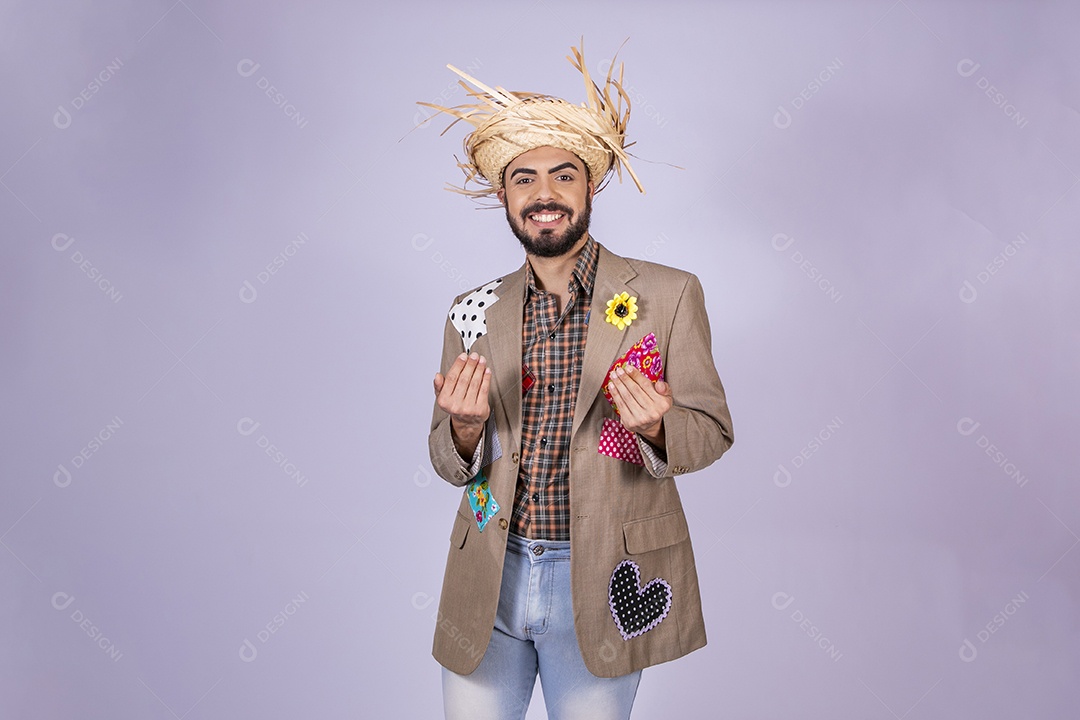 Jovem quadrilheiro animado para festa junina com gesto chamando