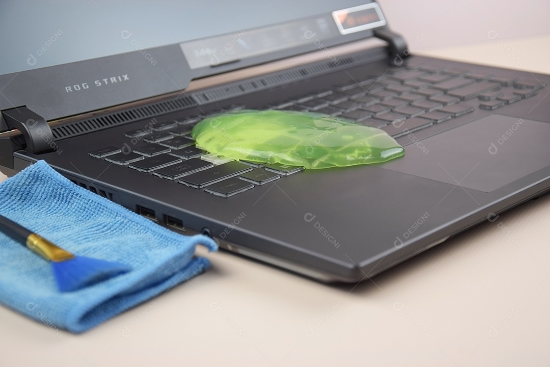 Gel verde de limpeza para teclado de computador