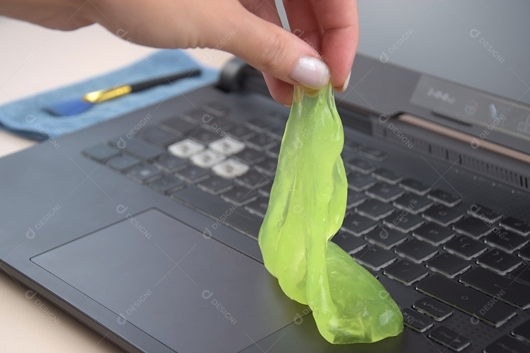 Gel verde de limpeza para teclado de computador