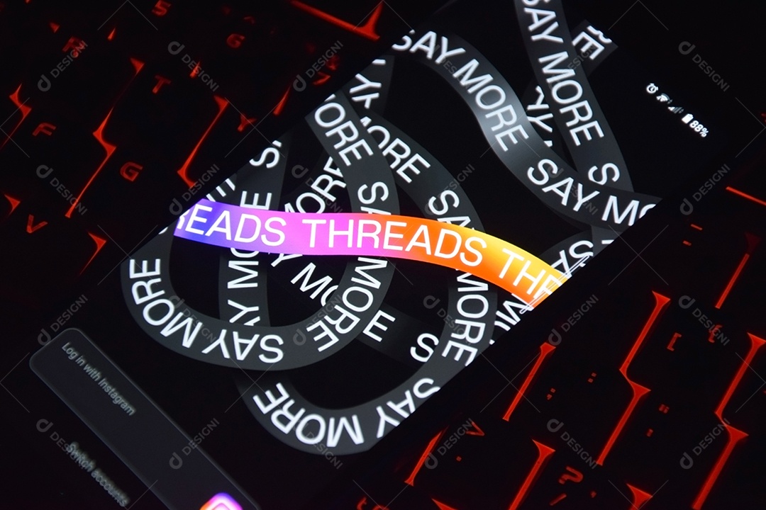 Logotipo do aplicativo Threads visto na tela