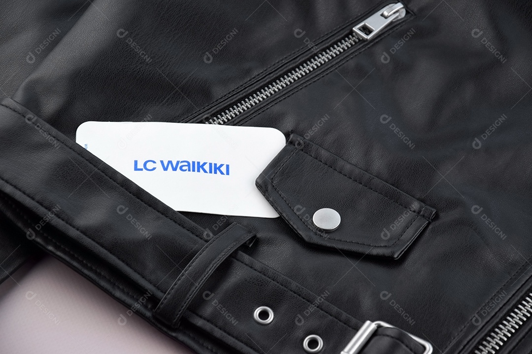 Jaqueta de couro preta detalhes