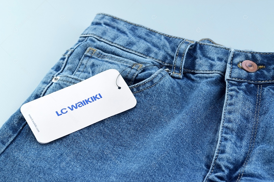 Peça de roupa jeans etiquetada
