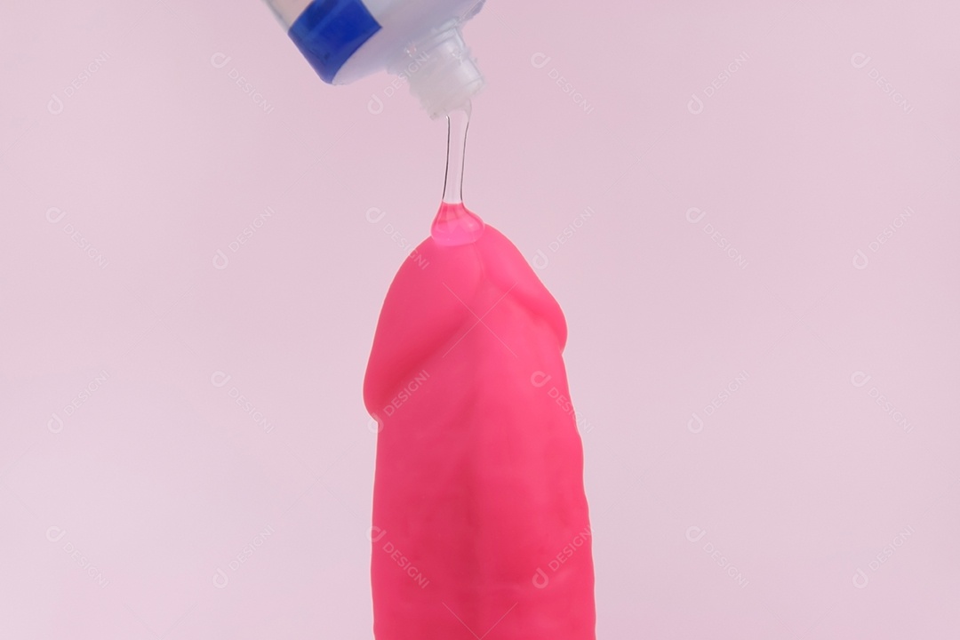 Vibrador de borracha rosa com oléo